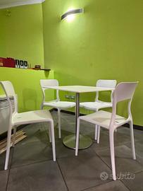 Tavoli e sedie in polipropilene colore bianco