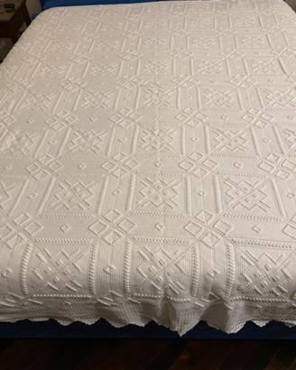 Copriletto matrimoniale in cotone bianco