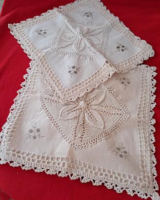 Coppia di copricuscini vintage con motivi decorati