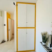 Armadio a muro in legno