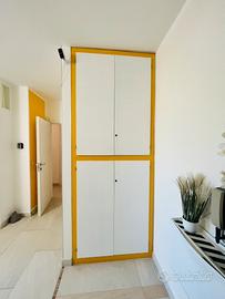 Armadio a muro in legno