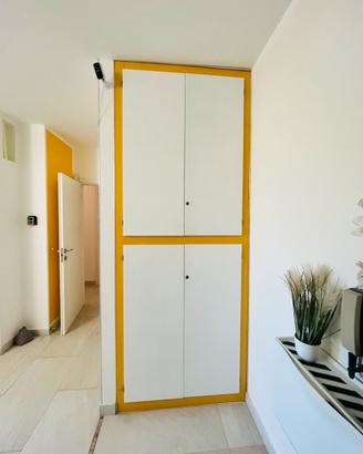 Armadio a muro in legno 4 ante, 2 zone