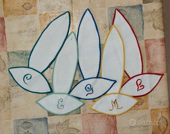 Portatovaglioli ricamati con iniziale 