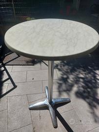 tavoli e sedia da bar o pizzeria 