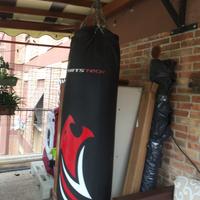 Sacco boxe +supporto e guanti