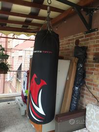 Sacco boxe +supporto e guanti