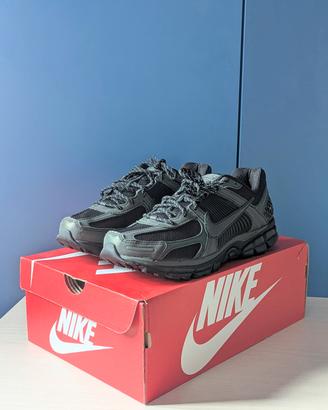 Nike zoom vomero 5 nere da uomo taglia 42 nuove