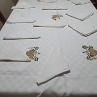 Tovaglia di cotone per 12 posti.