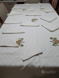 Tovaglia di cotone per 12 posti.