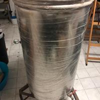 Contenitore in acciaio inox da 200 L con base