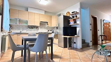 VILLA A SCHIERA A MOLINELLA