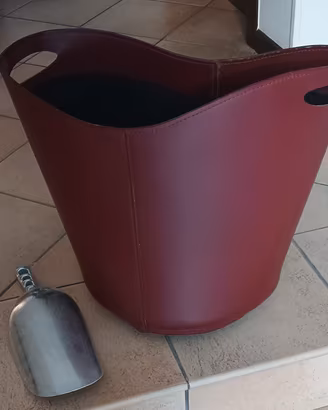Porta pellet o legna in cuoio San Marco