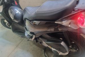 Aprilia Scarabeo 300 - 2010