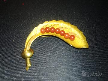 Spilla oro 18k con 7 palline di corallo peso 5,31g