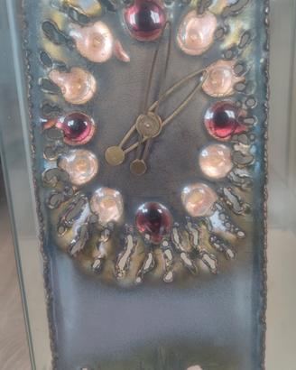orologio arte brutalista