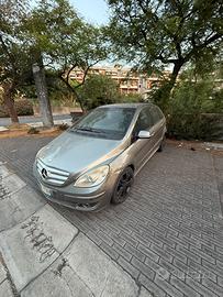 Mercedes classe B.  PEZZI DI RICAMBIO