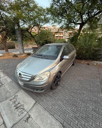 Mercedes classe B.  PEZZI DI RICAMBIO