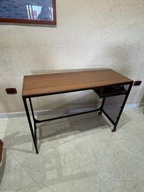 Scrivania da lavoro