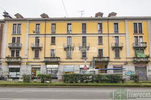 TRE LOCALI COMPLETAMENTE RISTRUTTURATO!