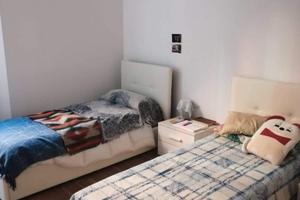 Posto in doppia per ragazza studentessa