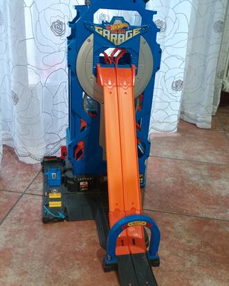 Mega garage