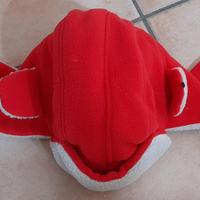 Cappello invernale rosso con paraorecchie