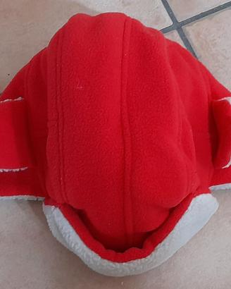 Cappello invernale rosso con paraorecchie