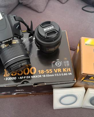 Nikon D3500 + obiettivo 35mm + accessori