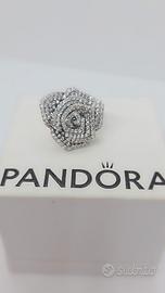 charm argento rosa scintillante pietre bianche 