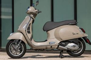 Piaggio Vespa 310 GTS