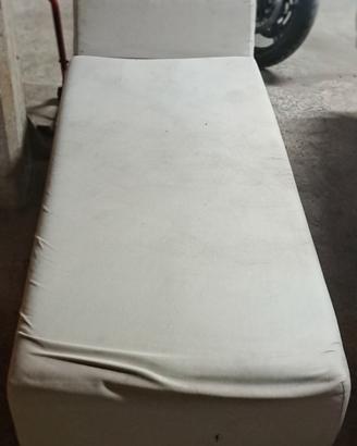 Chaise longue in tessuto bianco