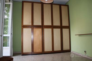 Armadio in legno ad otto ante 2,76 x 2,60 metri