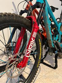 Rockshox Lyric ultimate Red