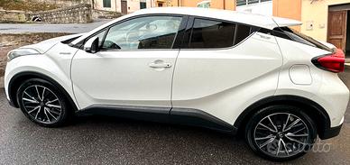 Toyota C-HR 1.8 ibrida