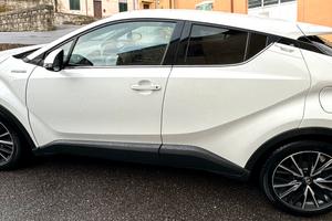 Toyota C-HR 1.8 ibrida