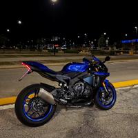Yamaha R1 2019
