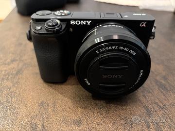 Sony Alpha 6000 con obiettivo 16-50