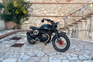 Moto Guzzi V7 ll 2016 750 abs