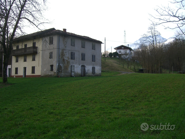 Soli 10.000 x casa da sistemare con terreno