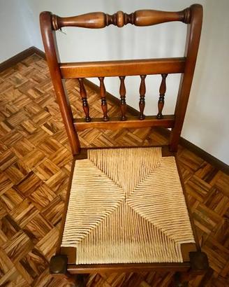 Sedie in legno con seduta in paglia