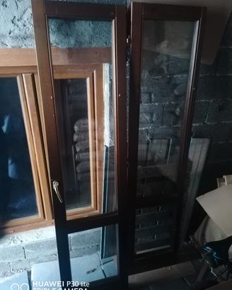 Porta finestra in legno con telaio 
