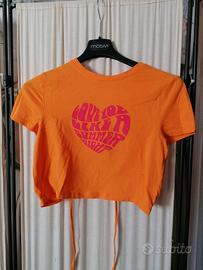 top con scollo nel retro 