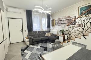 TRILOCALE IN CORTE RISTRUTTURATO SU DUE LIVELLI