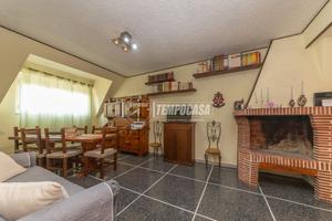 AMPIO BILOCALE ALL'ULTIMO PIANO IN VIA ATTIO LABEO