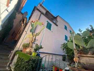 Casa bifamiliare/entroterra levante cinque terre