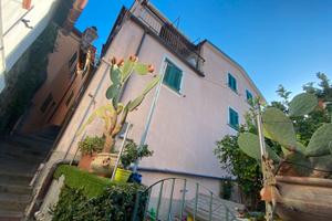 Casa bifamiliare/entroterra levante cinque terre