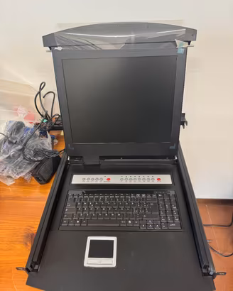 8-Port  Rackmount  LCD  Console  KVM  Switch