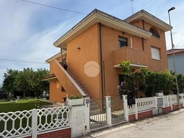 CASA SEMINDIPENDENTE A FANO