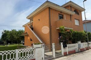 CASA SEMINDIPENDENTE A FANO