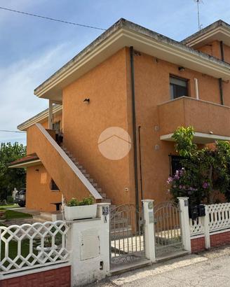 CASA SEMINDIPENDENTE A FANO